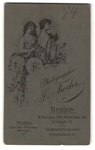 Fotografie J. Fuchs, Berlin, Königstr. 52, rück. Paar mit Balgenkamera, Jugendstil, vord. Portrait Frau in schönem Kleid