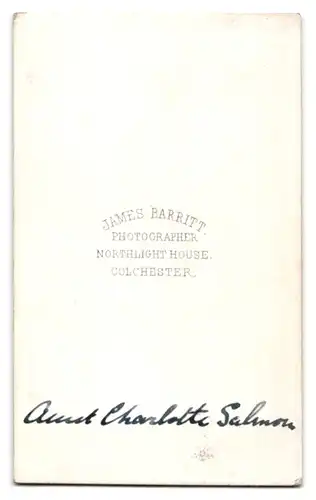 Fotografie J. Barritt, Colchester, Northlight House, Portrait Dame im Biedermeierkleid mit Schultermantel