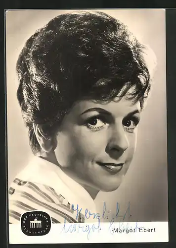 AK Schauspielerin Margot Ebert im Portrait, DDR Deutscher Fernsehfunk, Autograph