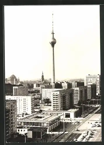 AK Berlin, Karl-Marx-Allee mit Fernsehturm