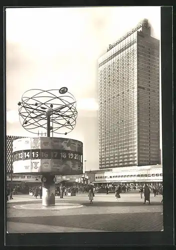 AK Berlin, Interhotel Stadt Berlin mit Urania-Säule und Weltzeituhr