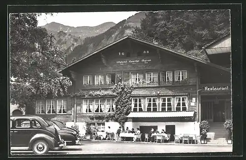 AK Brienz, Chalet Hotel Kreuz mit Autos