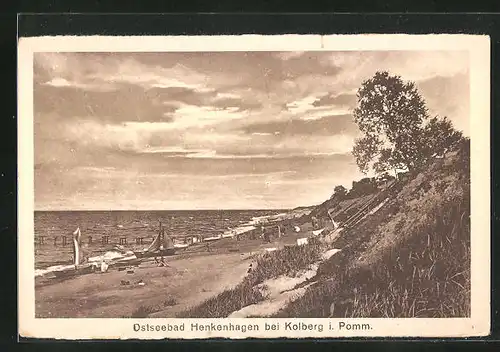 AK Henkenhagen b. Kolberg, Strandpartie mit Segelschiffen