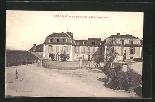 AK Seignelay, La Mairie et la Gendarmerie
