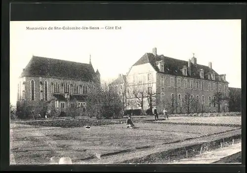 AK Sainte-Colombe-lès-Sens, Le Monastère