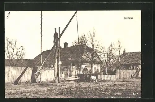 AK Iwanowo, russische Soldaten vor einem Bauernhaus