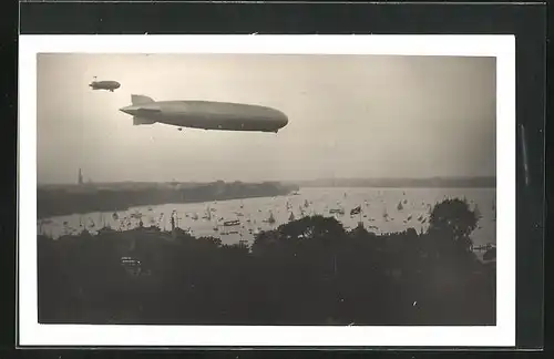 Foto-AK Hamburg, Zeppeline über der Aussenalster