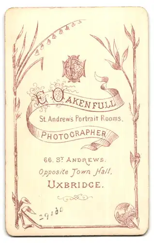 Fotografie E. Oakenfull, Uxbridge, 66, St. Andrews, Portrait junger Herr in modischer Kleidung