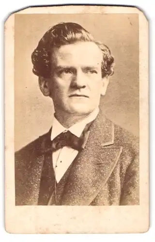 Fotografie unbekannter Fotograf und Ort, Portrait Karl Gustav Berndal, Theaterschauspieler 1830-1885