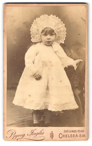 Fotografie Byng Inglis, Chelsea-SW, 293, Kings Road, Portrait kleines Mädchen in hübscher Kleidung
