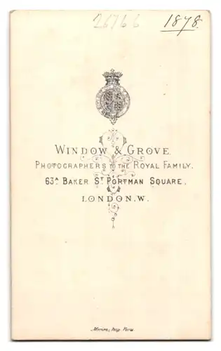 Fotografie Window & Grove, London, 63 A, Baker St., Portrait junge Dame im Kleid mit Buch