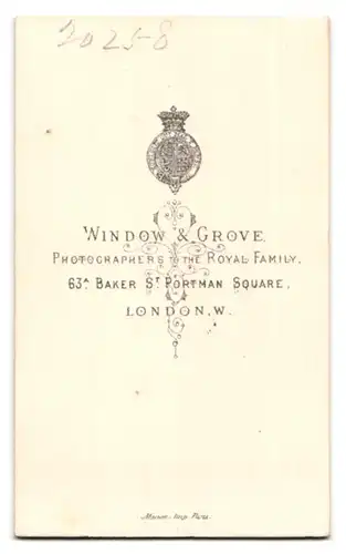 Fotografie Window & Grove, London, 63 A, Baker St., Portrait junge Dame mit Hochsteckfrisur und Halskette
