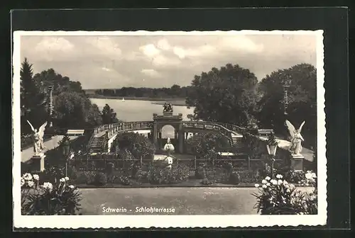 AK Schwerin, Schlossterrasse mit See
