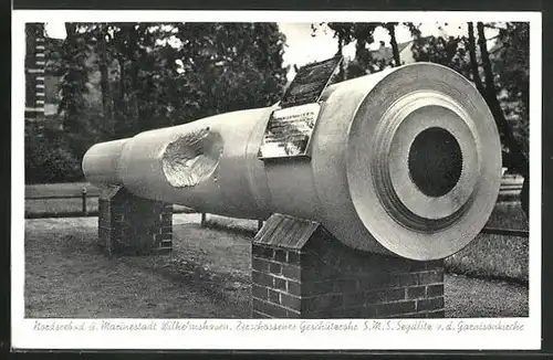 AK Wilhelmshaven, Zerschonnes Geschützrohr S.M.S. Seydlitz vor der Garnisonskirche