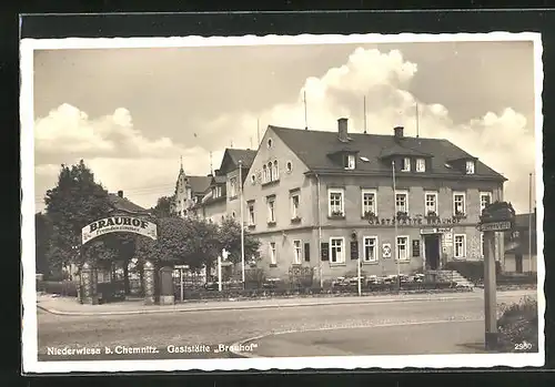 AK Niederwiesa b. Chemnitz, Strassenpartie am Gasthaus Brauhof