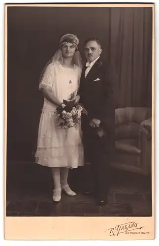 Fotografie R. Halang, Neugersdorf, Portrait Brautpaar festlich gekleidet