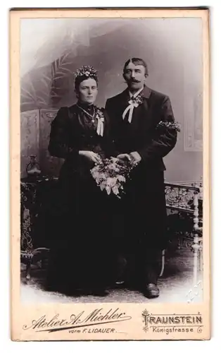 Fotografie E.W. Matthias, Seifhennersdorf, Portrait eines verheirateten Barutpaares