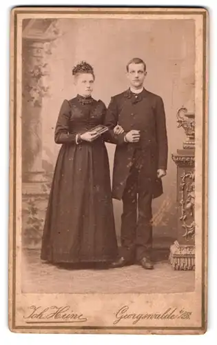 Fotografie C. Wilhelm, Koblenz, Löhhrondell 5, Portrait modisch gekleidetes Brautpaar