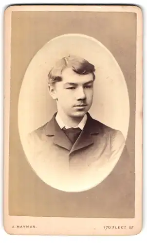 Fotografie A. Mayman, London, 170 Fleet Street, Portrait charmanter junger Mann im Jackett