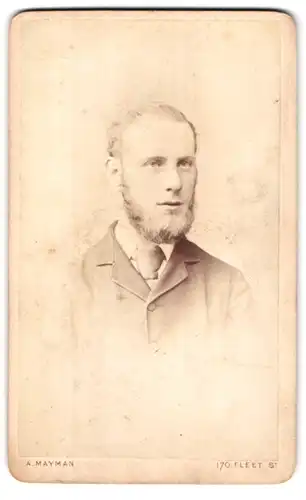 Fotografie A. Mayman, London, 170 Fleet Street, Portrait junger blonder Mann mit Bart