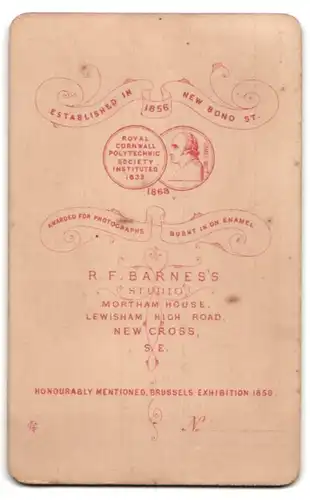 Fotografie R.F. Barnes, New Cross, Lewisham High Road, elegante junge Dame
