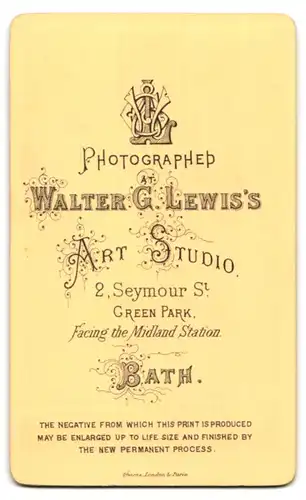 Fotografie W.G. Lewis, Bath, 2 Seymour Street, attraktive junge Dame mit Ohrringen