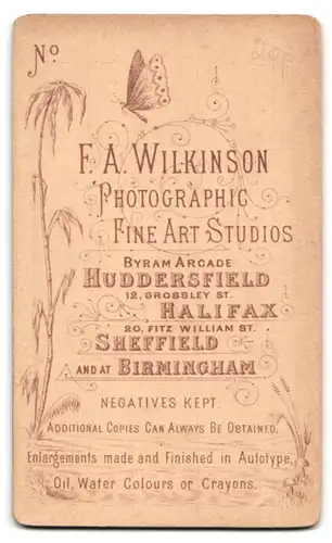 Fotografie F.A. Wilkinson, Halifax, 20 Fitz William Street, bürgerliche Dame im Pelz besetzten Kleid