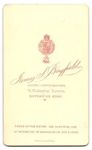 Fotografie James S. Bayfield, Bayswater Road, 10 Wellington Terrace, ältere Bürgerliche Dame im Portrait