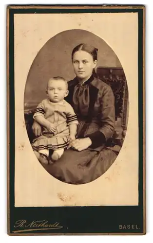 Fotografie R. Neithardt, Basel, St. Clarastrasse 54, Mutter mit ihrem Kind