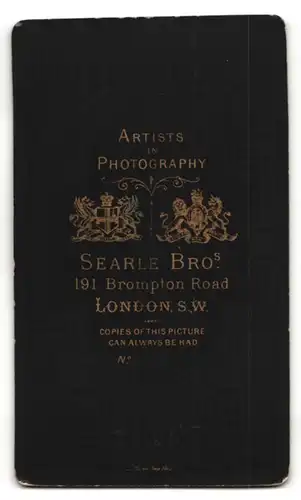 Fotografie Searle Bros., London-SW, 191, Brompton Road, Brustportrait junge Dame mit zurückgebundenem Haar