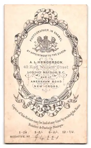 Fotografie A. L. Henderson, London Bridge-EC, 49, King William Street, Portrait junge Dame in modischer Kleidung