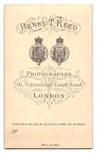 Fotografie H. T. Reed, London, 16, Tottenham Court Road, Portrait junger Herr im Anzug mit Krawatte
