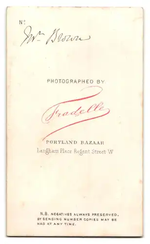 Fotografie Fradelle, London, Regent Street, Portrait modisch gekleideter Herr mit Bart