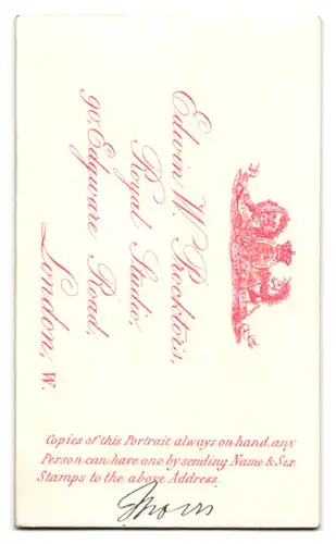 Fotografie E. W. Procktor, London-W, 90, Edgware Road, Portrait junge Dame in modischer Kleidung