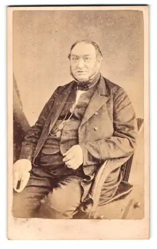 Fotografie T. C. Turner, Islington, 17, Upper St., Portrait älterer Herr in zeitgenössischer Kleidung