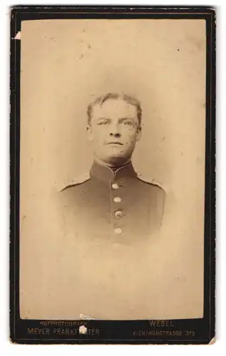Fotografie Meyer Frankfurter, Wesel, Viethorstr. 372, Portrait Soldat in Uniform Rgt. 57