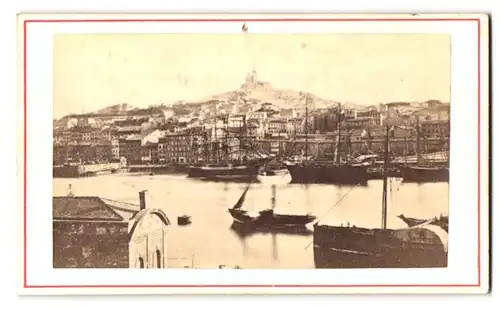 Fotografie unbekannter Fotograf, Ansicht Marseille, Blick auf die Stadt und Fort St. Nicolas