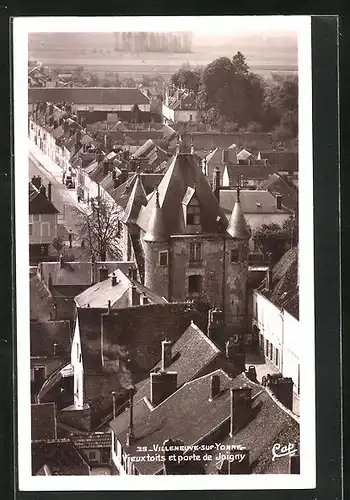 AK Villeneuve-sur-Yonne, Vieux toits et porte de Joigny