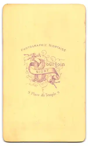 Fotografie Atelier Bourgoin, Niort, 9 Place du Temple, junge beleibte Dame in Tracht