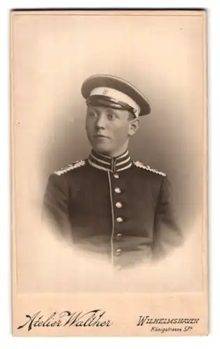 Fotografie Atelier Walther, Wilhelmshaven, Königstr. 57a, Soldat in einem Seebataillon der Marine-Infanterie
