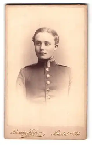 Fotografie Herman Koch, Neuwied am Rhein, Portrait junger Uffz in Uniform mit pomadisiertem Haar
