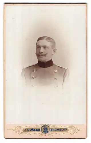 Fotografie O. Ewand, Bromberg, Danzigerstrasse 154, Portrait Offizier in Uniform mit Schmiss