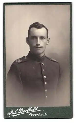 Fotografie Jul. Berthold, Feuerbach, Karlstrasse 38, Portrait Soldat des 126 Rgt. in Uniform