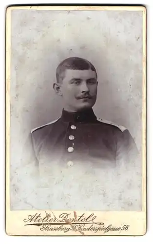 Fotografie Atelier Dentel, Strassburg, Kinderspielgasse 56, Portrait junger Soldat in Uniform