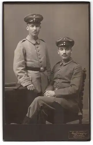 Fotografie Aug. Striepling, Hameln, Emmernstrasse 18, Portrait Uffz. in Uniform