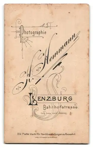 Fotografie H. Hemmann, Lenzburg, Bahnhofstrasse, Schwestern im Kleid