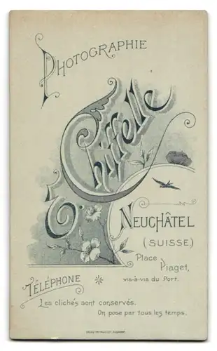 Fotografie E. Chiffelle, Neuchâtel, Place Piaget, Portrait junge Dame mit Hochsteckfrisur
