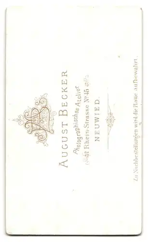 Fotografie August Becker, Neuwied, Rhein-Strasse 45, Portrait junge hübsche Dame mit Amulett