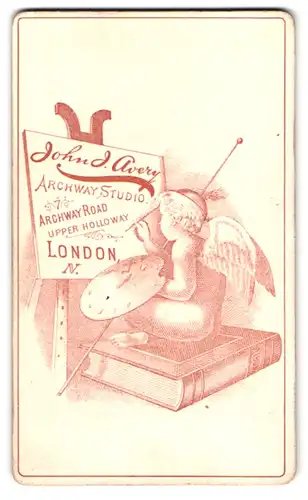 Fotografie John J. Avery, London, Archway Road, Putto mit Farbpalette malt Firmenschild