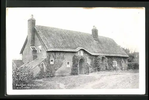 AK Badger /Shropshire, gedrungenes Bauernhaus